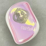 『エリザベス・アーデンvs.ヘレナ・ルビンスタイン -WAR PAINT-』タングルティーザー・コンパクトスタイラー【限定品】