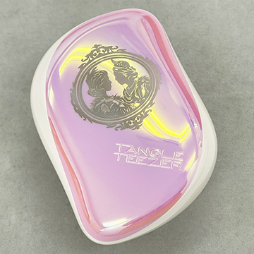 『エリザベス・アーデンvs.ヘレナ・ルビンスタイン -WAR PAINT-』タングルティーザー・コンパクトスタイラー【限定品】